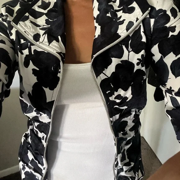 Joseph Ribkoff Navy and White Floral Blazer - Picture 6 of 11